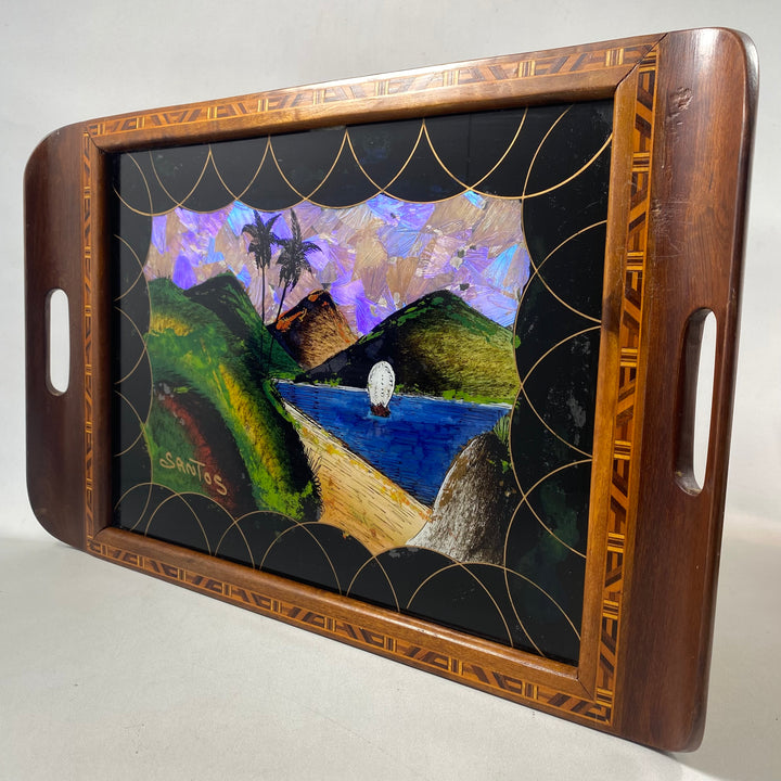 Exotisk träserveringsbricka med tropiskt landskap