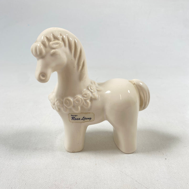 Vit Retro Prydnadshäst i Keramik av Rosa Ljung