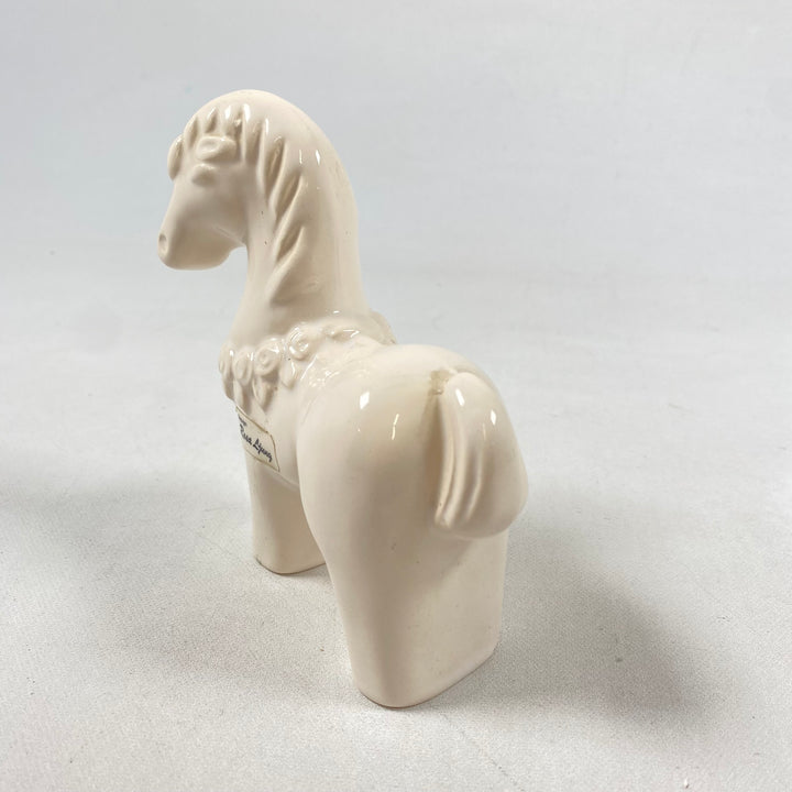 Vit Retro Prydnadshäst i Keramik av Rosa Ljung