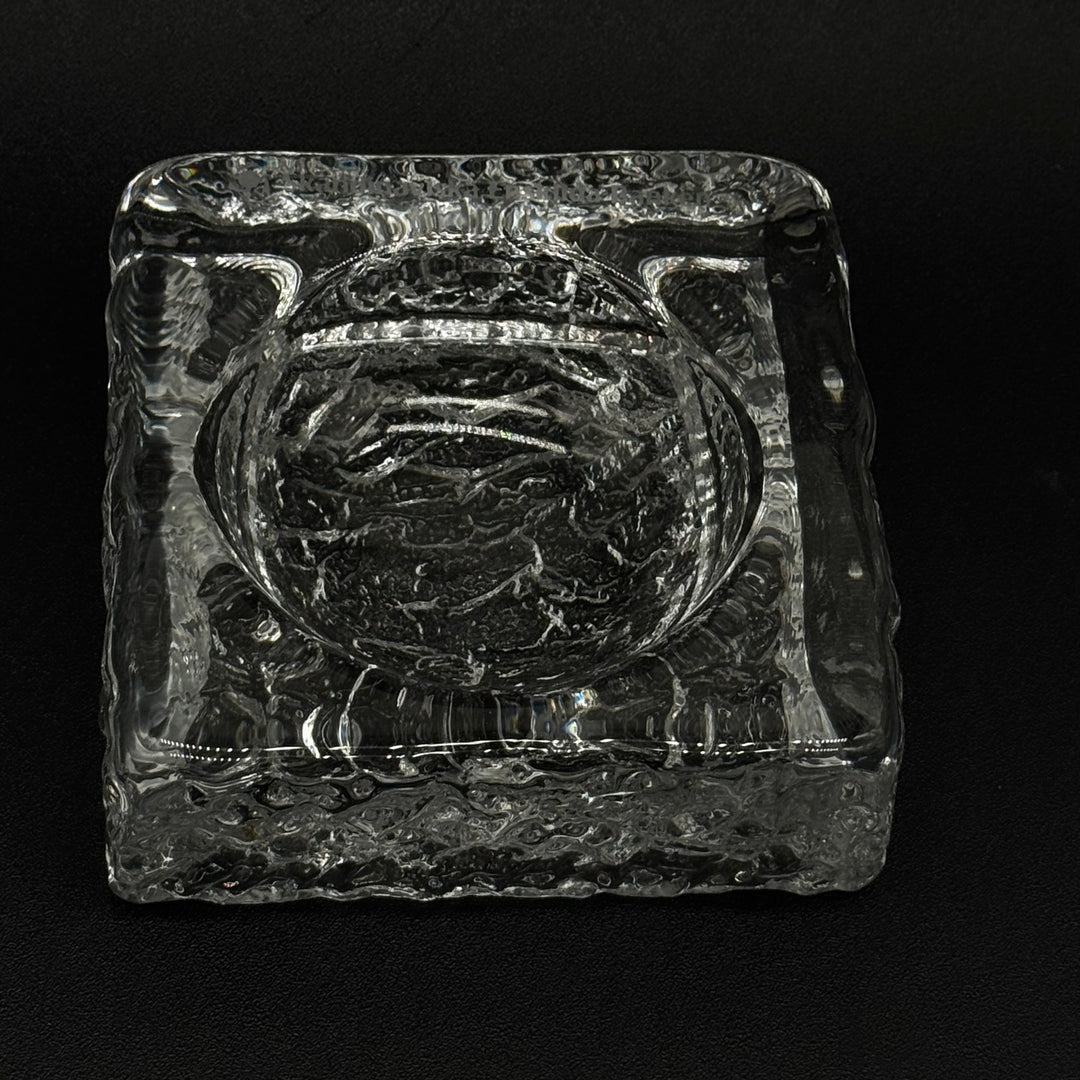 Elegant ishink i glas med strukturerat mönster