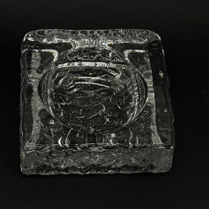 Elegant ishink i glas med strukturerat mönster