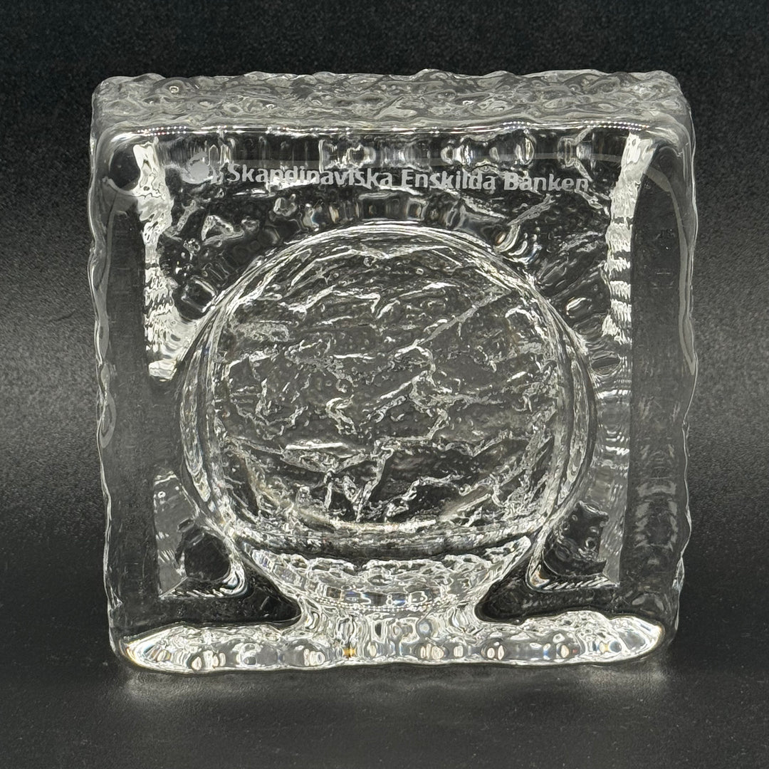 Elegant ishink i glas med strukturerat mönster