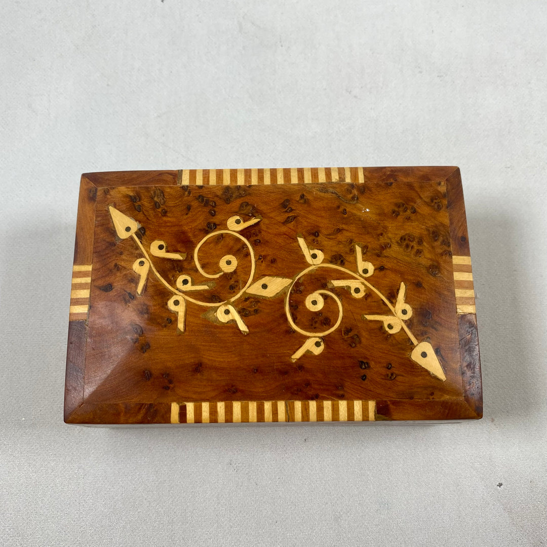 Handgjord retro träask i mycket gott skick