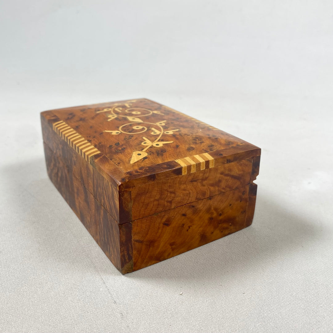 Handgjord retro träask i mycket gott skick