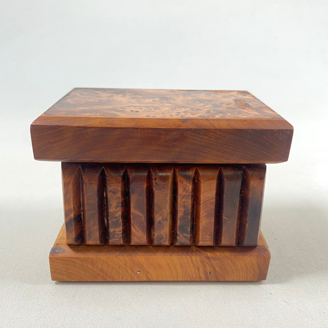 Handgjord unik träask i medelstorlek