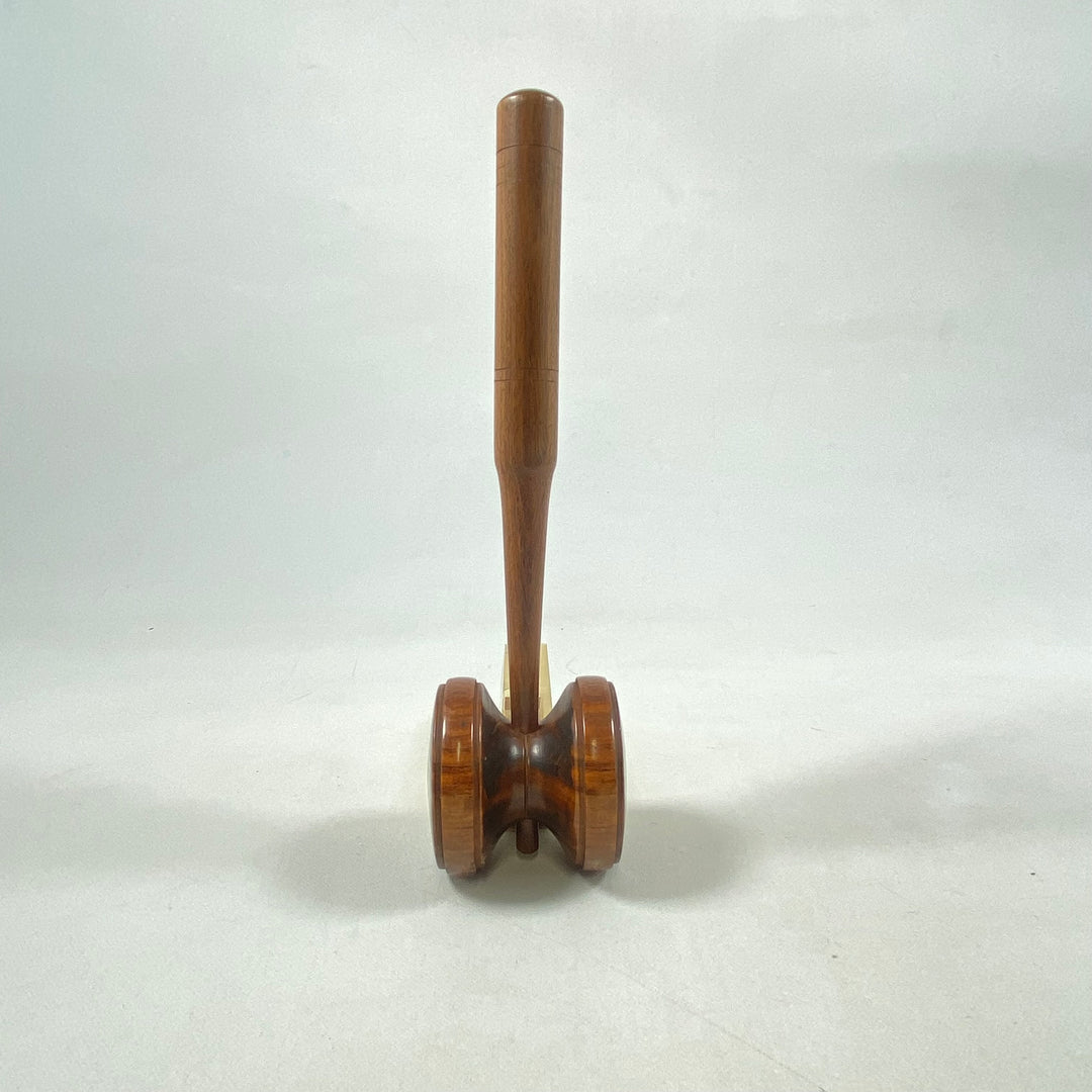 Retro träklubba för auktioner och inredning