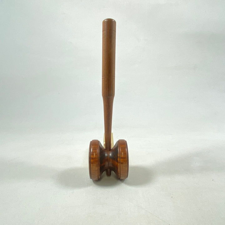 Retro träklubba för auktioner och inredning