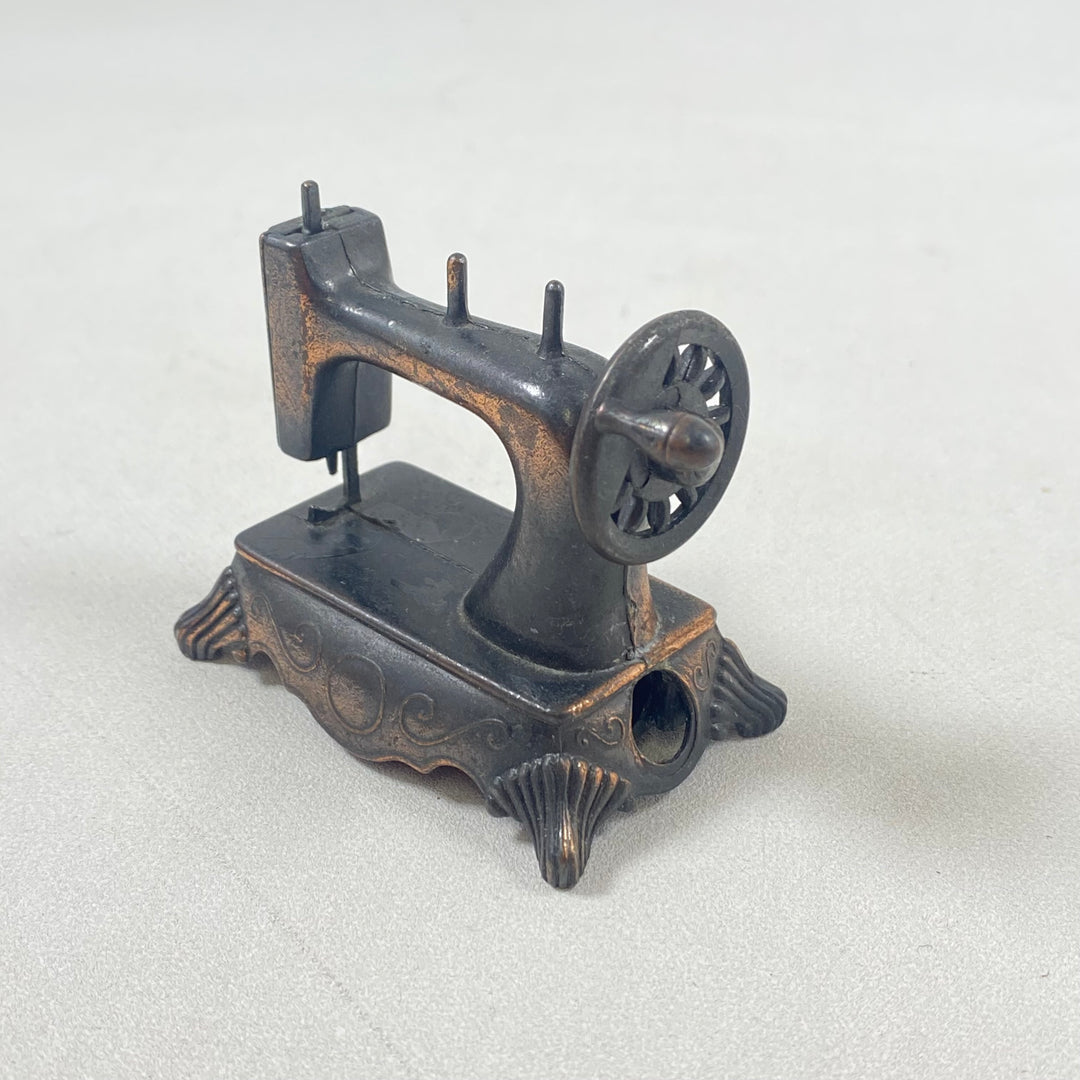 Vintage symaskin i metall – Playme REF 924