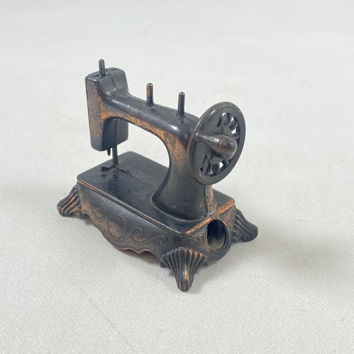 Vintage symaskin i metall – Playme REF 924