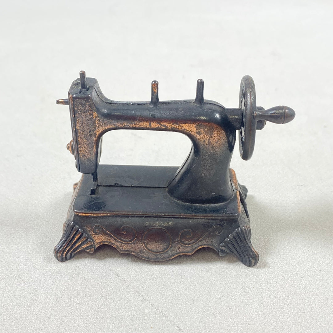Vintage symaskin i metall – Playme REF 924