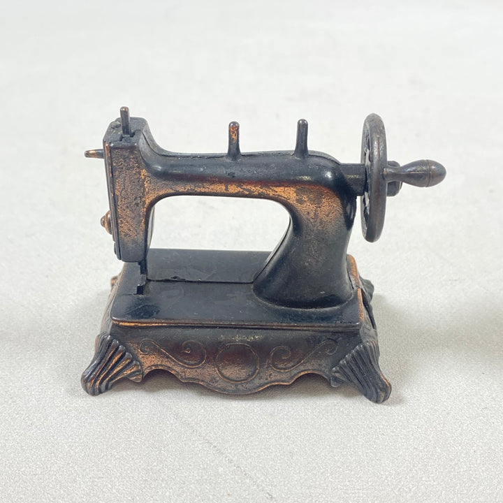Vintage symaskin i metall – Playme REF 924