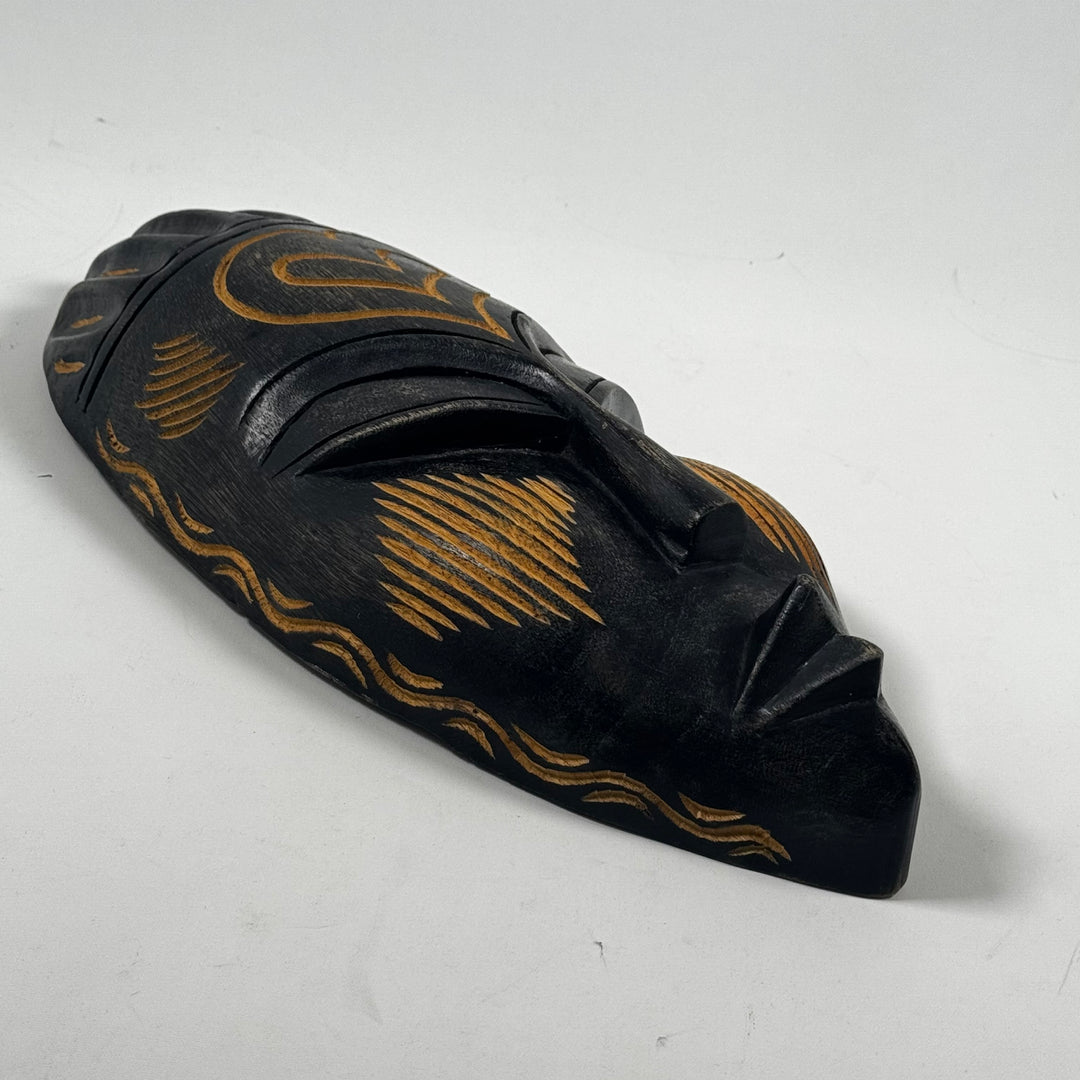 Unik Retro Trämask med Gyllene Dekor