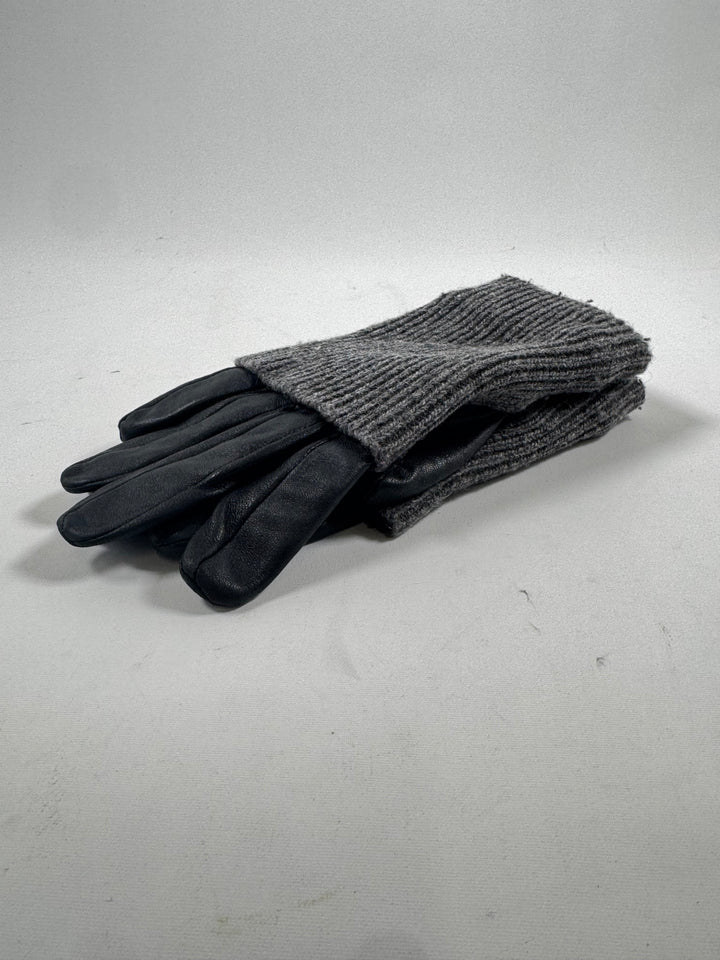 Svarta läderhandskar med grå mudd från Even&Odd