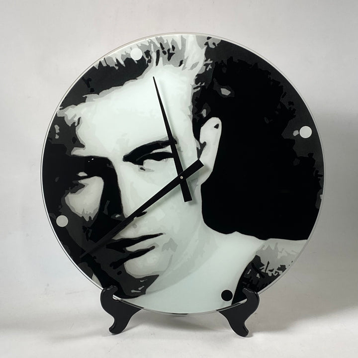 Retro Väggklocka med Ikonisk Figur i Glas
