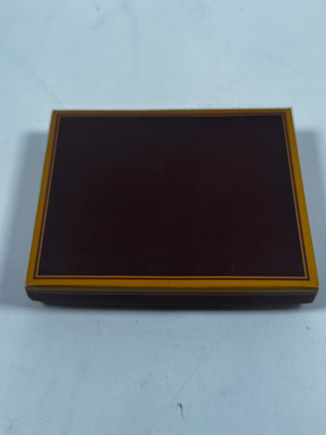 Elegant svart läderplånbok med elefantlogotyp