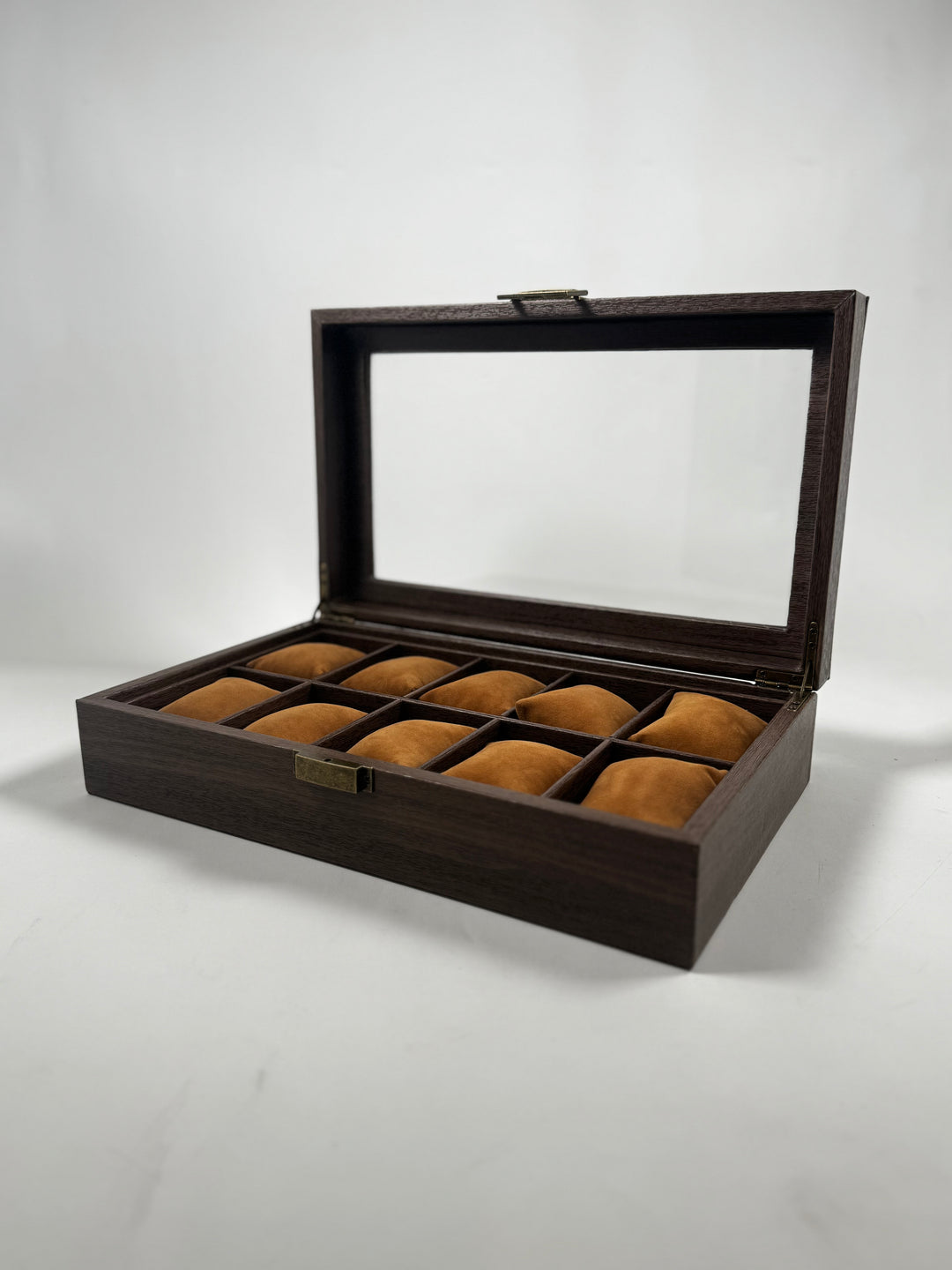 Elegant klocklåda i mörkt trä med glaslock – 12 fack & sammetskuddar