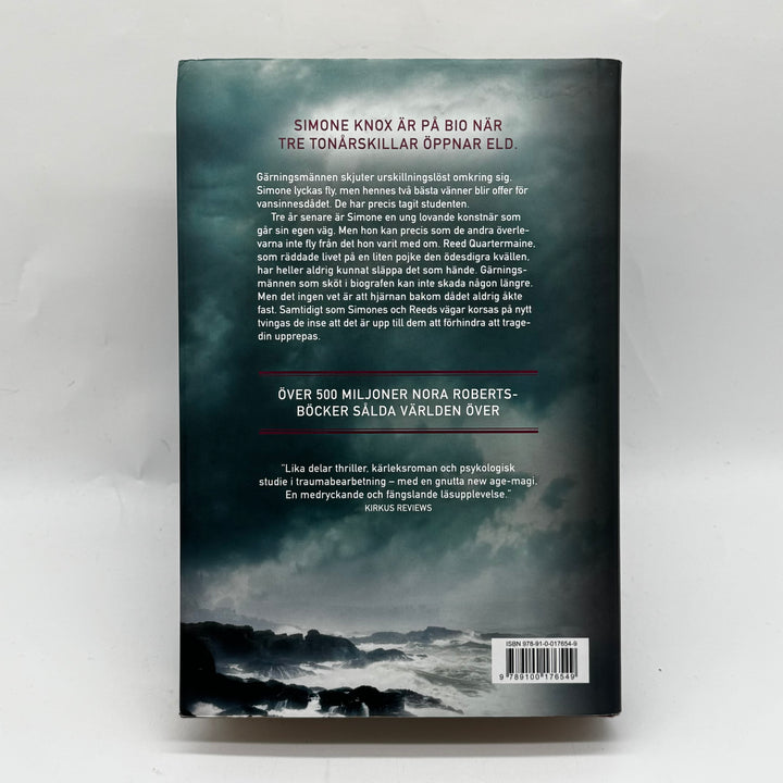 Nora Roberts thriller Överlevaren begagnad bok