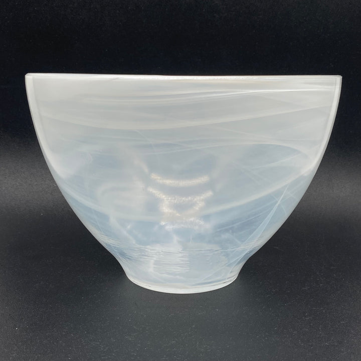 Stor handgjord glasvas med blå ton