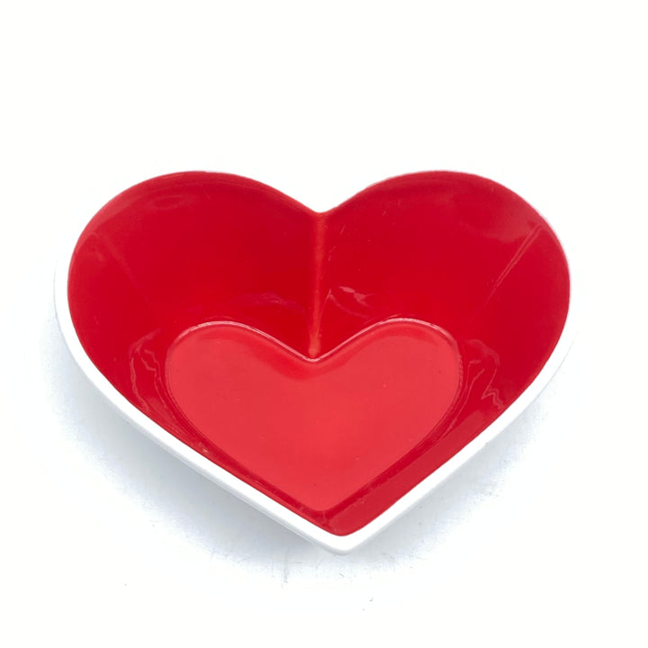Hjärtformad skål i röd porslinstil