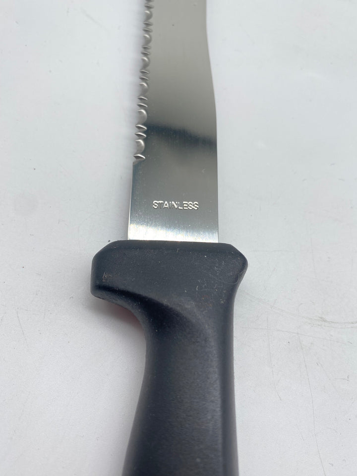 Praktisk brödkniv i rostfritt stål