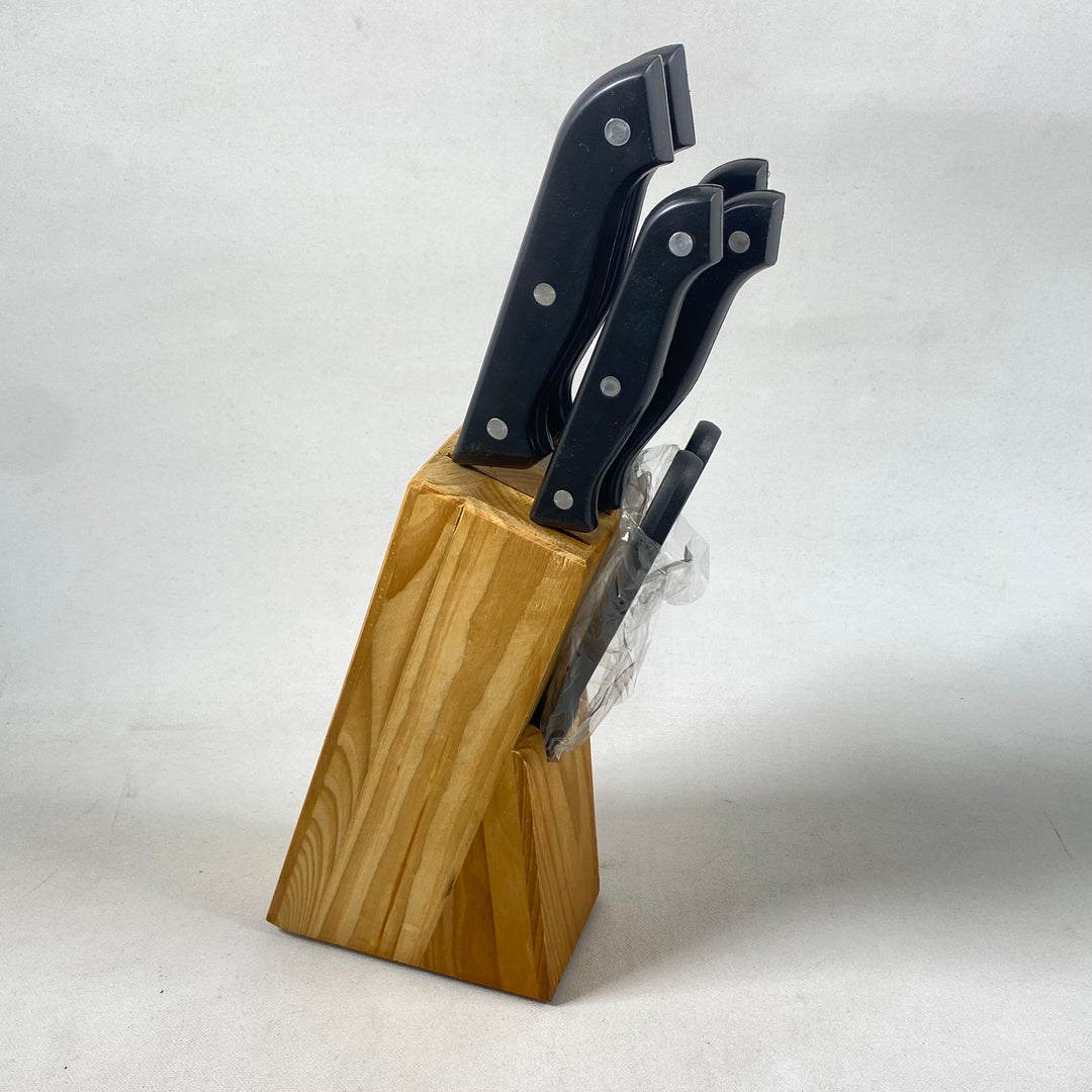 Elegant knivset i rostfritt stål och trä