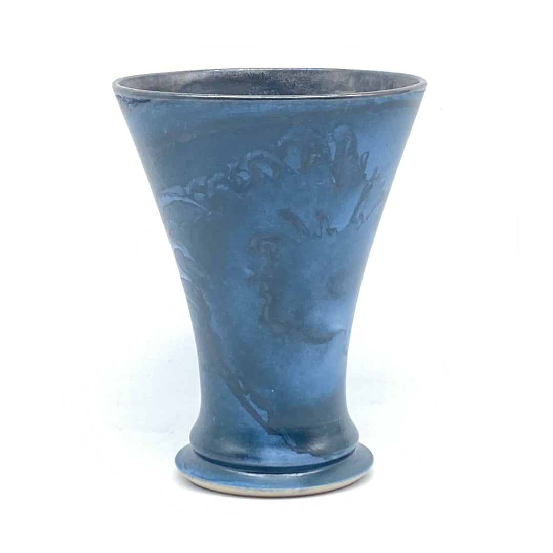 Blå retro keramikvas med klassiskt motiv