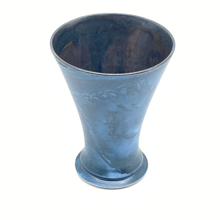 Blå retro keramikvas med klassiskt motiv