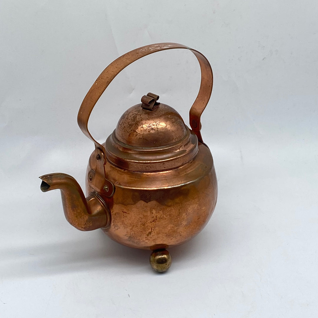 Antik koppartekanna med klassisk design