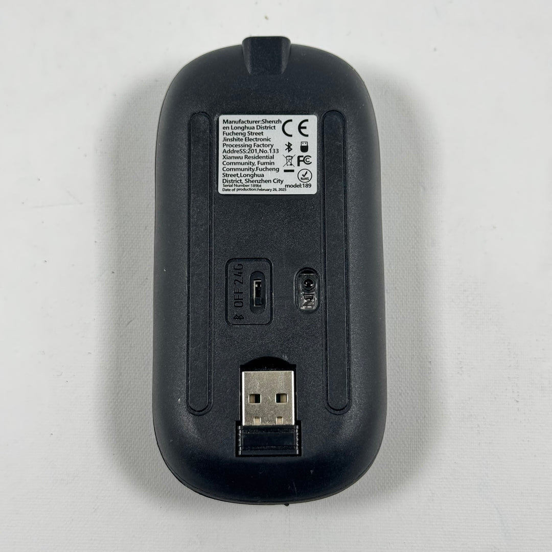 Praktisk svart trådlös mus i plast