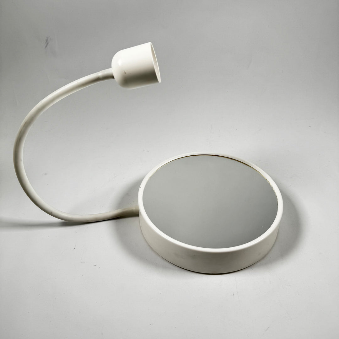 Elegant modern bordslampa i mattvitt finish