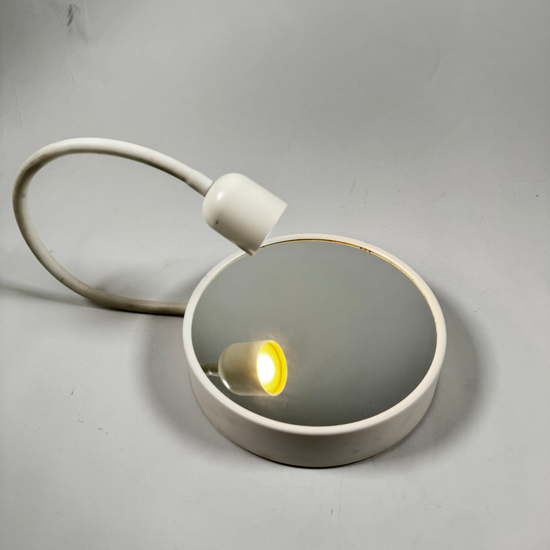 Elegant modern bordslampa i mattvitt finish