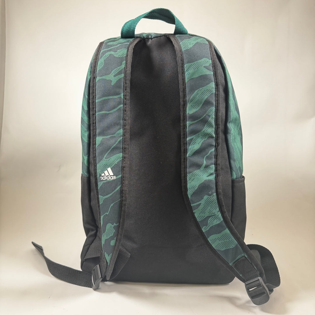Adidas ryggsäck i camo mönster, polyester