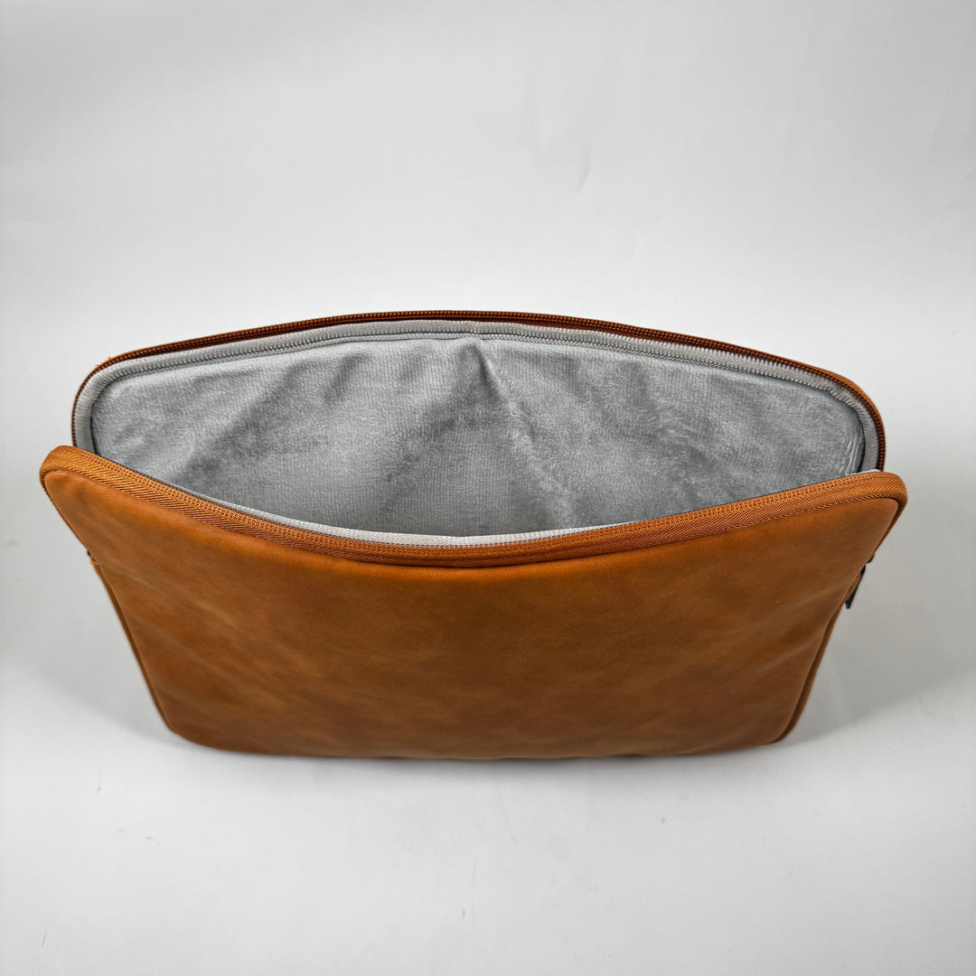 Klassisk datorväska i äkta brunt läder