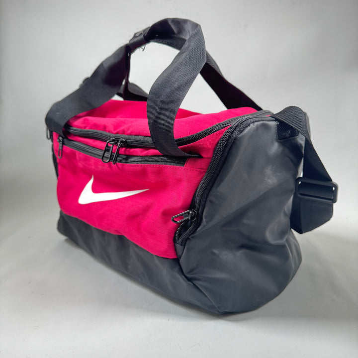 Rymlig Nike sportväska rosa och svart