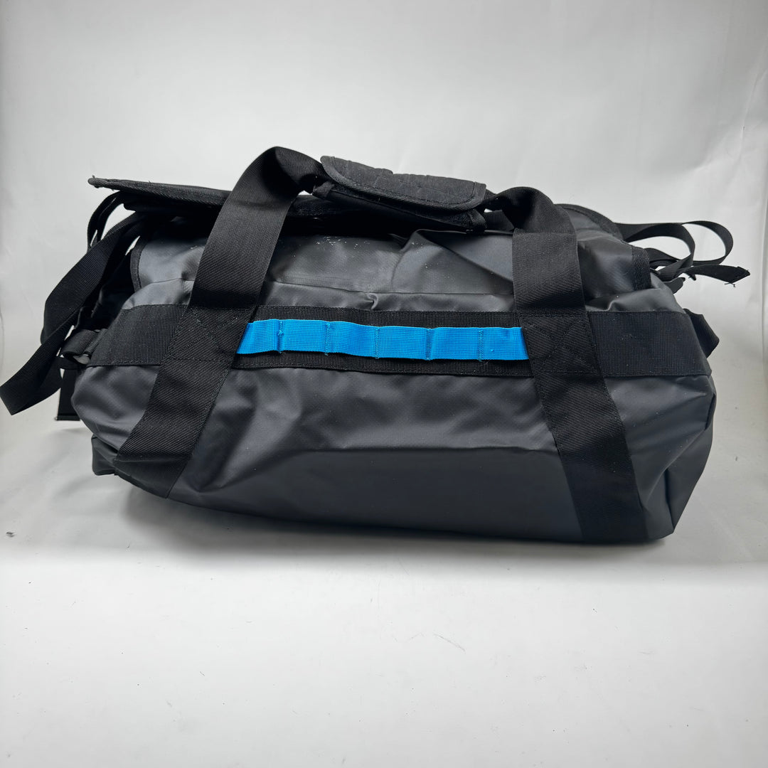 McKinley sportväska svart blå syntet begagnad