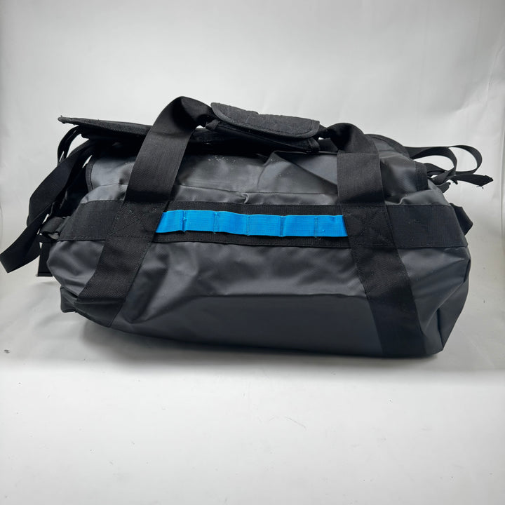 McKinley sportväska svart blå syntet begagnad