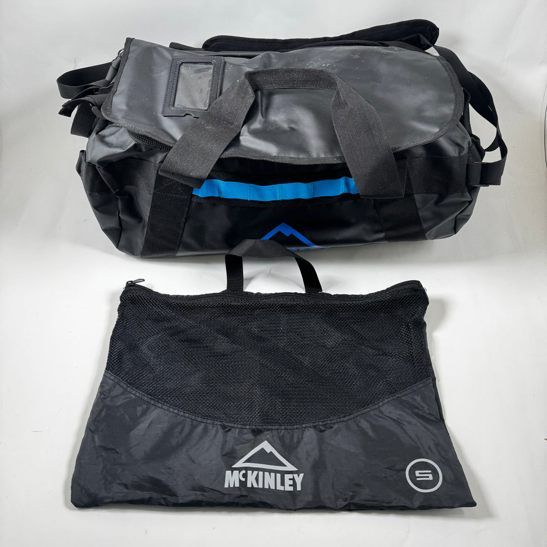 McKinley sportväska svart blå syntet begagnad