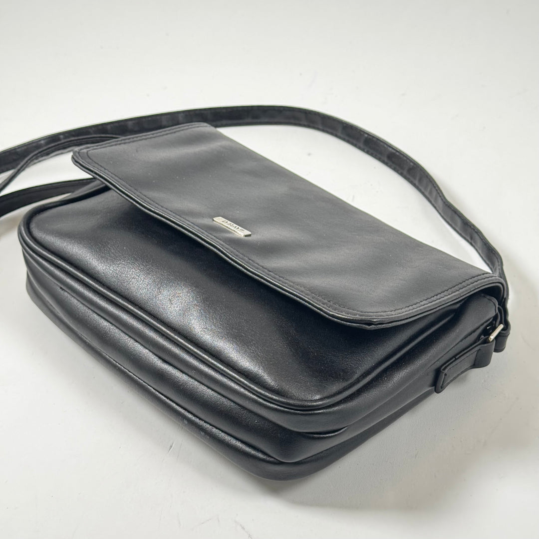 D-Ray elegant svart axelväska konstläder