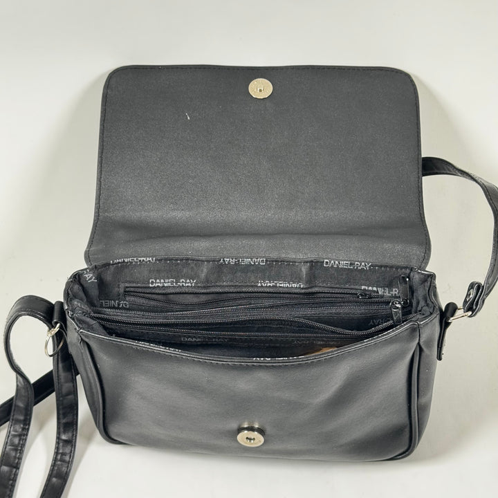 D-Ray elegant svart axelväska konstläder