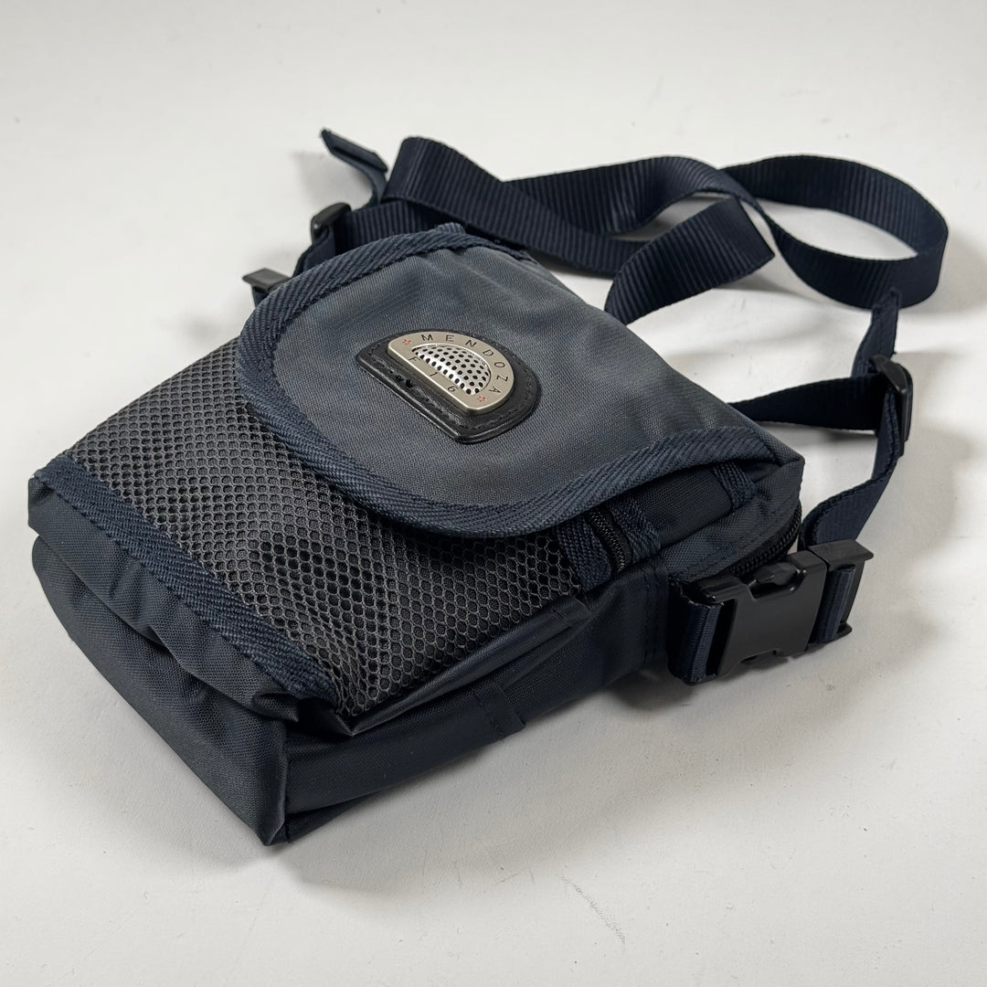 Praktisk axelväska i syntet från Mendoza