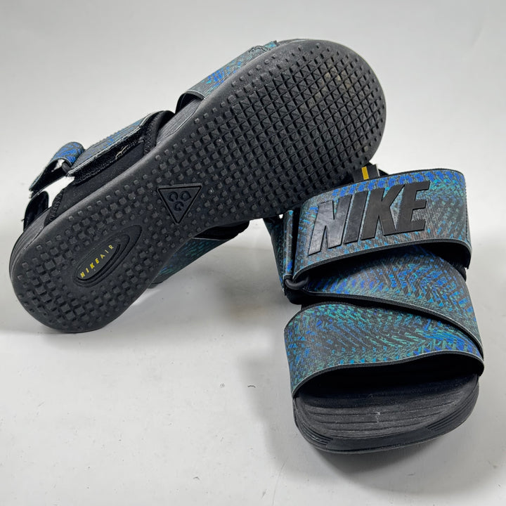 Eleganta blå Nike sandaler med mönster