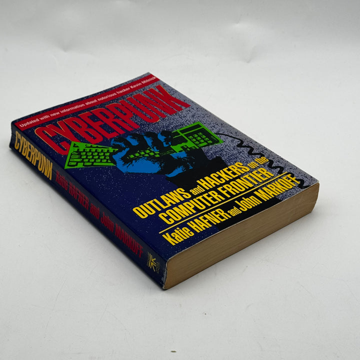 Cyberpunk pocketbok om hackerkultur retro 1990tal