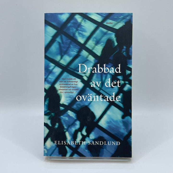 Drabbad av det Ovntade Bok, Elisabeth Sandlund