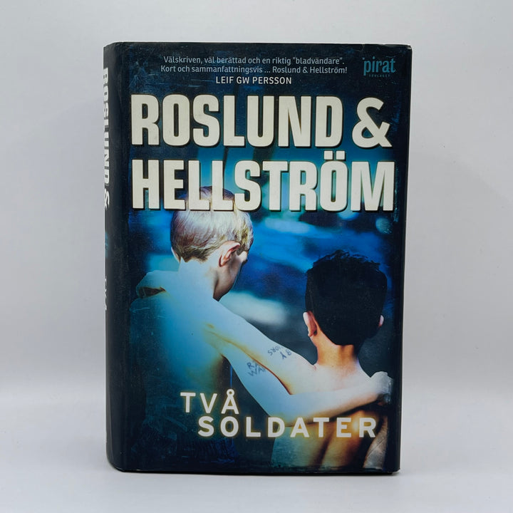 "Två soldater" av Roslund & Hellström bok