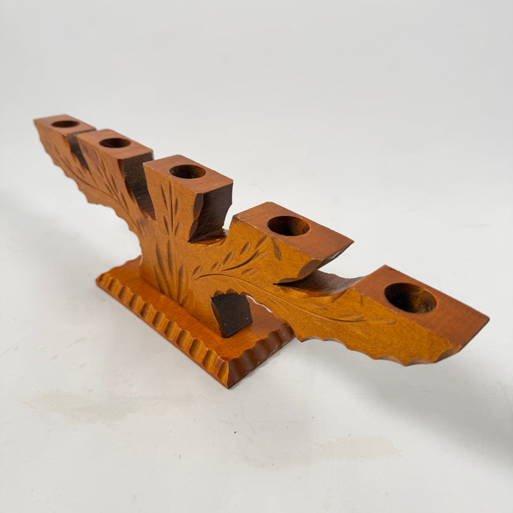 Retro trä ljusstake med snidat bladmotiv