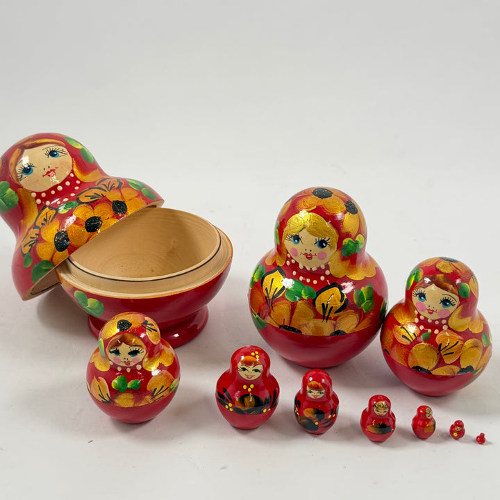 Retro rysk matrioska i målat trä