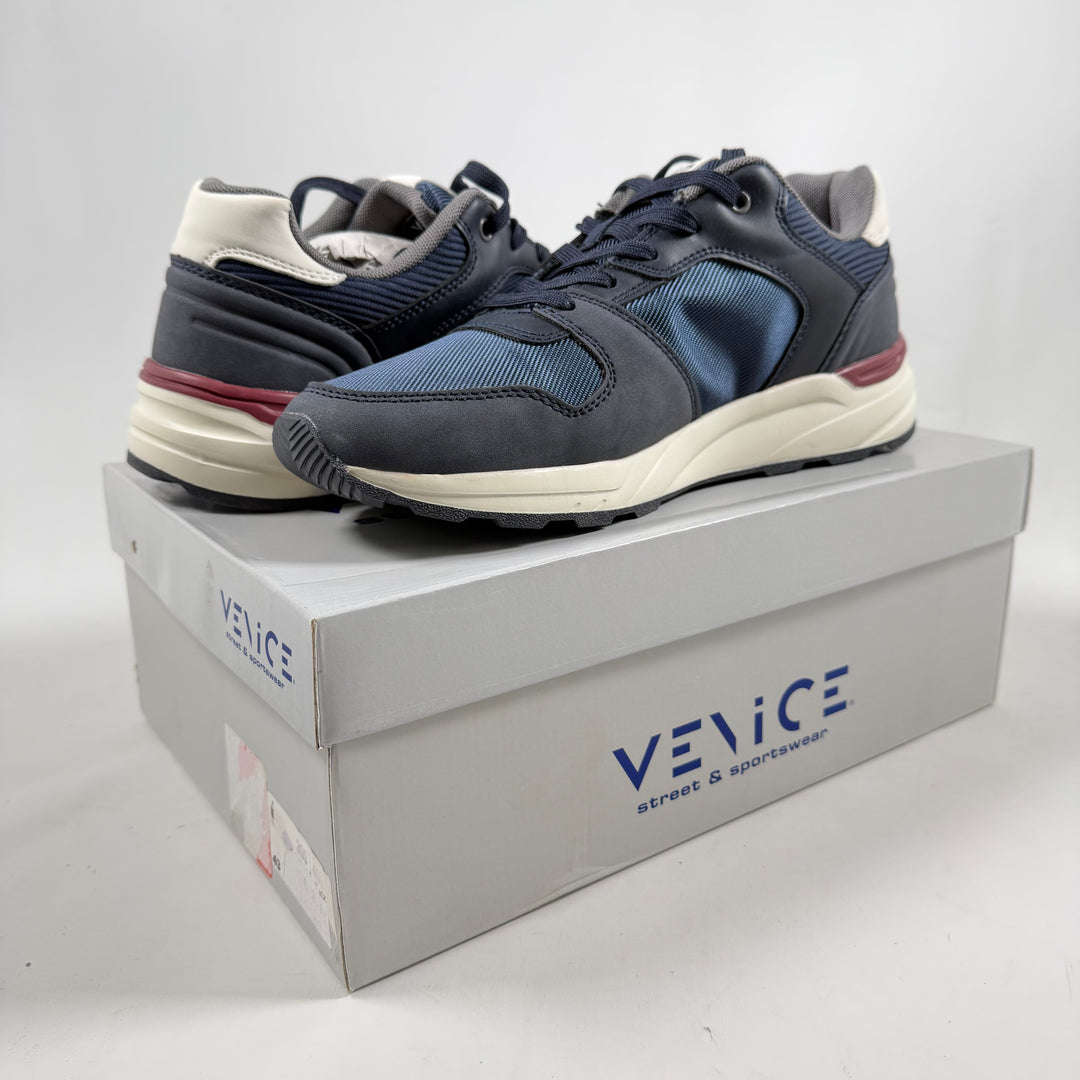 Blå och grå sneakers storlek 43