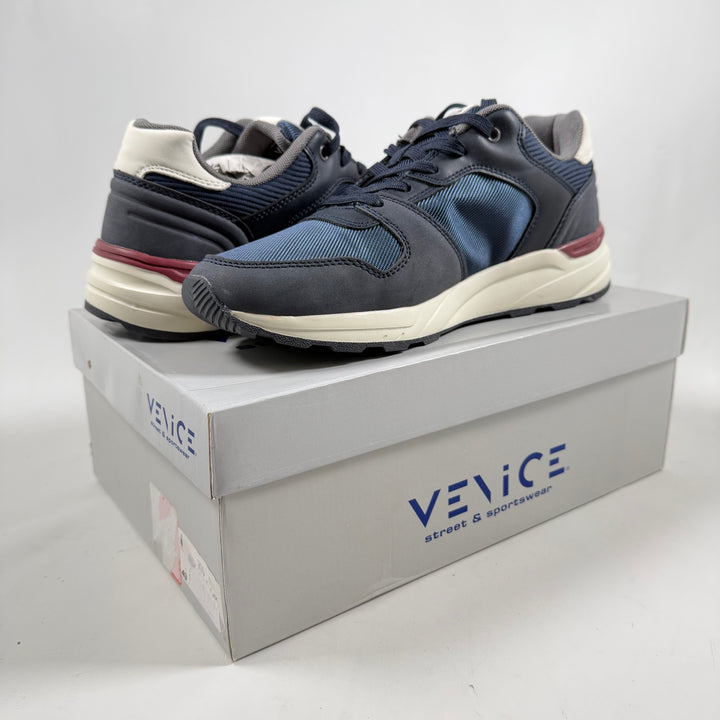 Blå och grå sneakers storlek 43