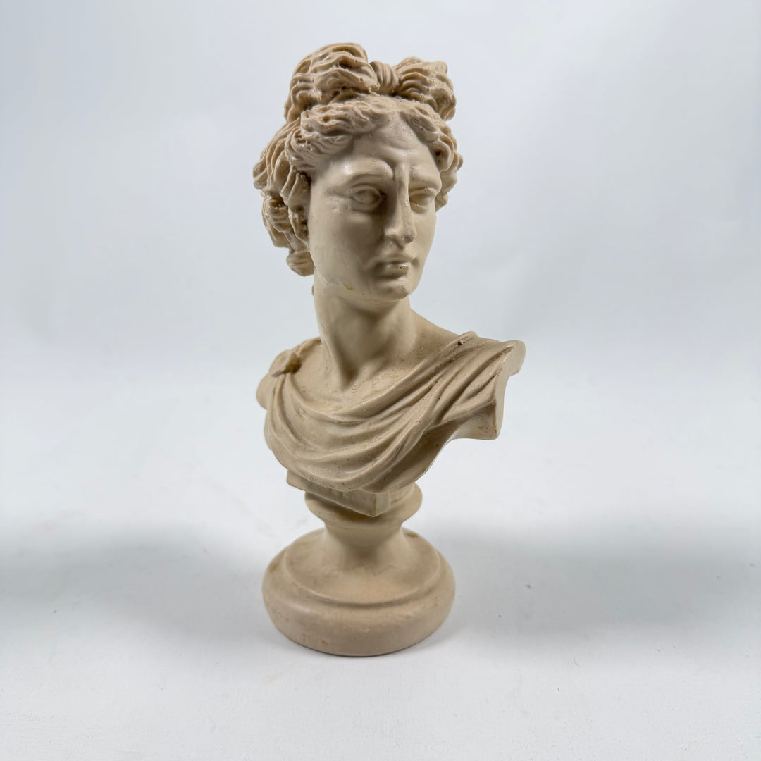 Elegant klassisk skulpturbyst i marmoroptik
