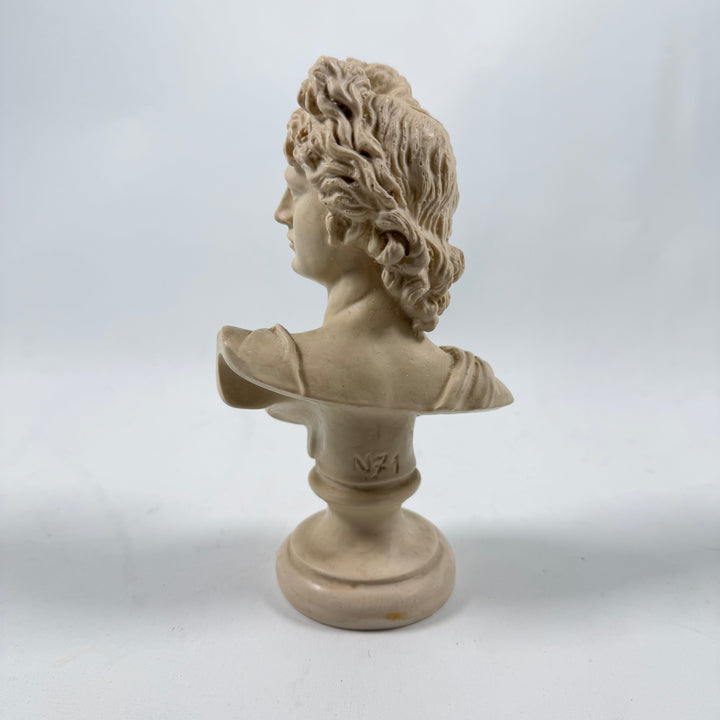 Elegant klassisk skulpturbyst i marmoroptik
